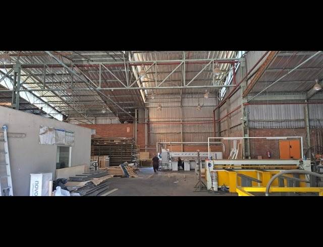 2,886M² FACTORY TO LET IN WESTMEAD